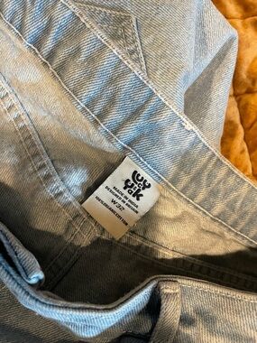 Lucky and Yak size 32 shorts
